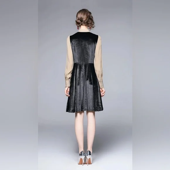 NWT KAIMILAN Chic Velvet Dress with Beige Accents - Picture 3 of 15